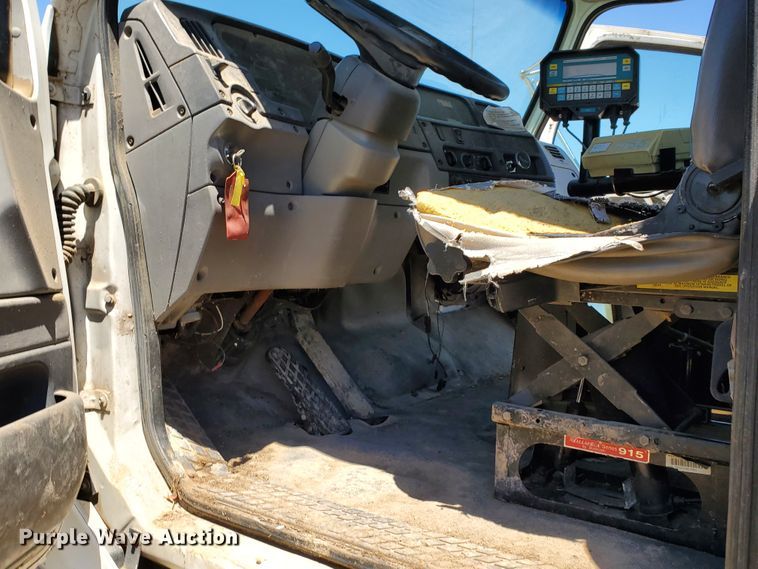 image for item DG0038 1998 Ford L8000  feed mixer truck