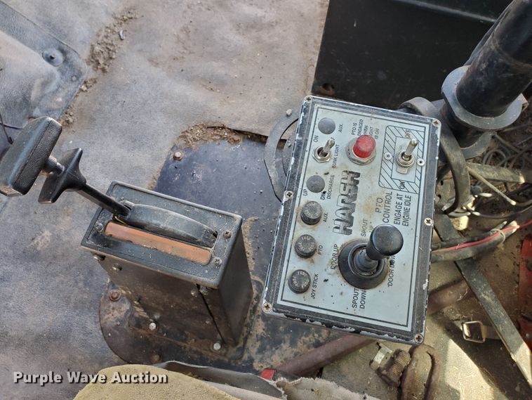 image for item DG0038 1998 Ford L8000  feed mixer truck