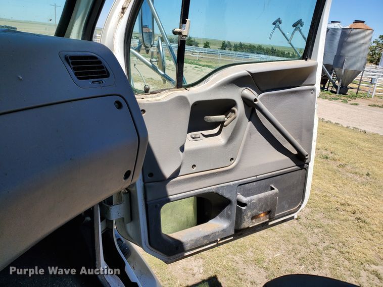 image for item DG0038 1998 Ford L8000  feed mixer truck