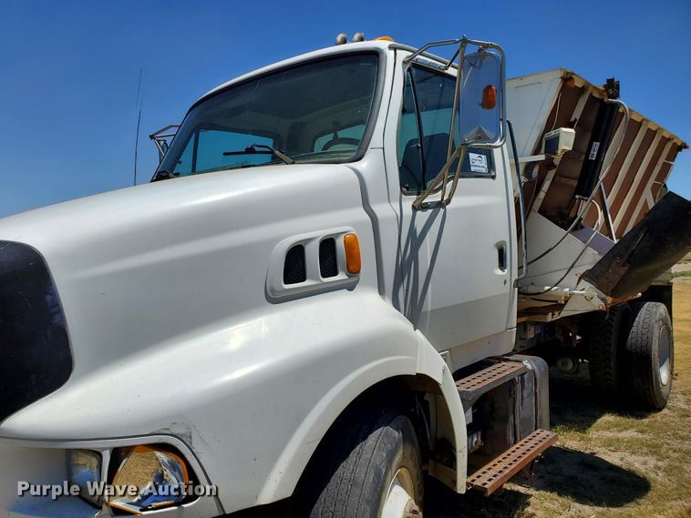 image for item DG0038 1998 Ford L8000  feed mixer truck