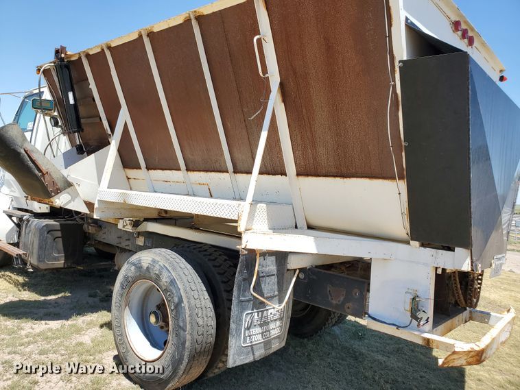 image for item DG0038 1998 Ford L8000  feed mixer truck