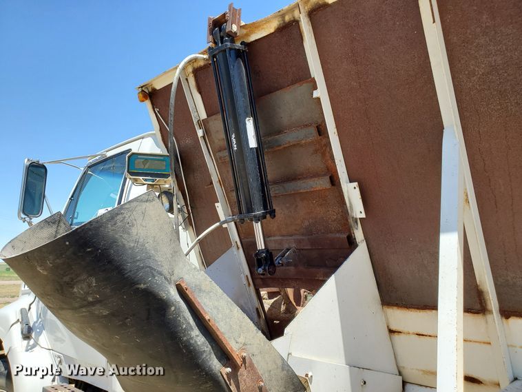 image for item DG0038 1998 Ford L8000  feed mixer truck