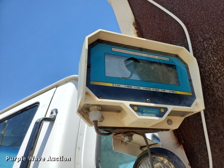 image for item DG0038 1998 Ford L8000  feed mixer truck