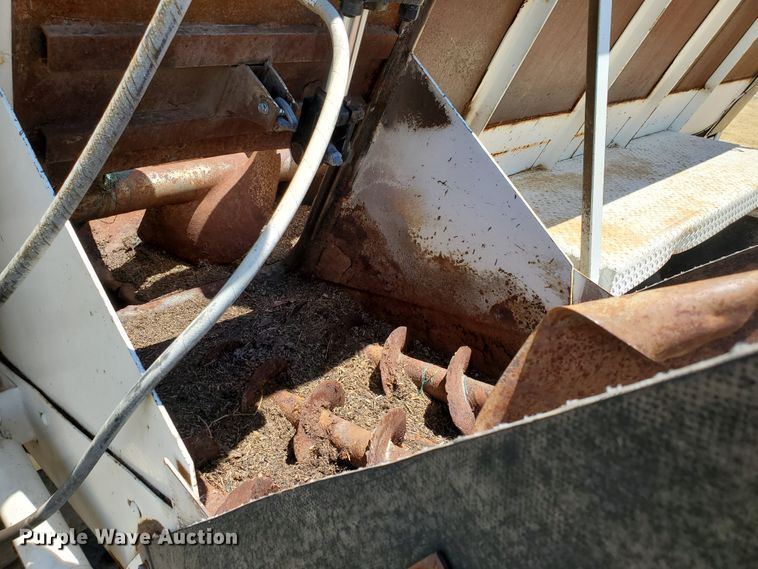 image for item DG0038 1998 Ford L8000  feed mixer truck