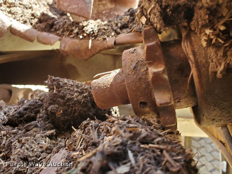 image for item DG0038 1998 Ford L8000  feed mixer truck