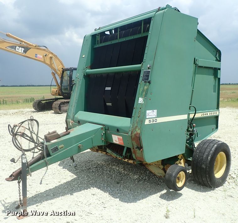 image for item DG2317 1987 John Deere 530  round baler