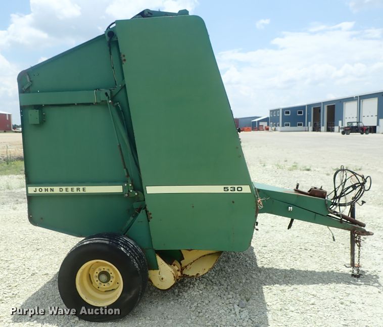 image for item DG2317 1987 John Deere 530  round baler