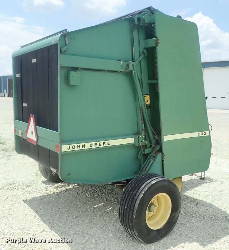 image for item DG2317 1987 John Deere 530  round baler