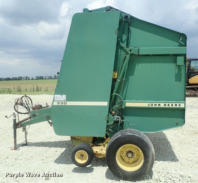 image for item DG2317 1987 John Deere 530  round baler