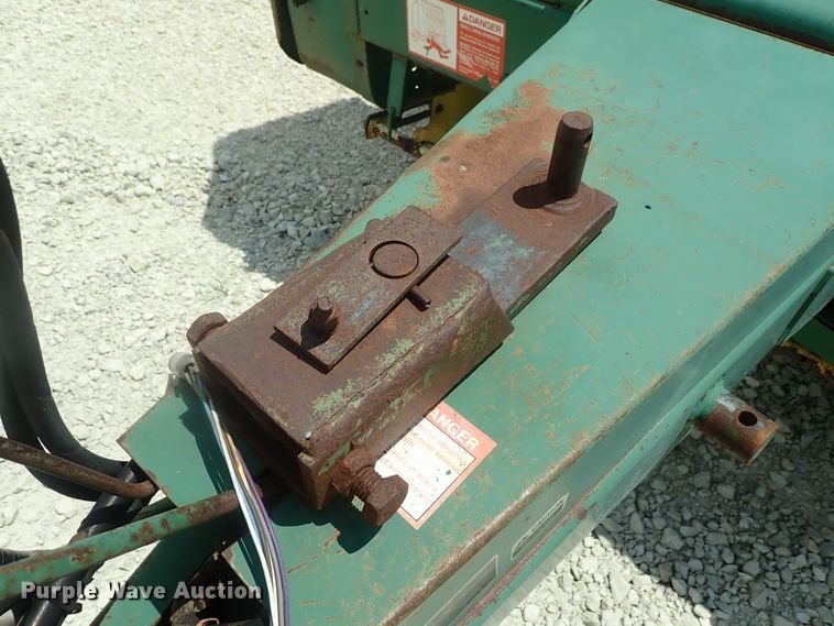 image for item DG2317 1987 John Deere 530  round baler