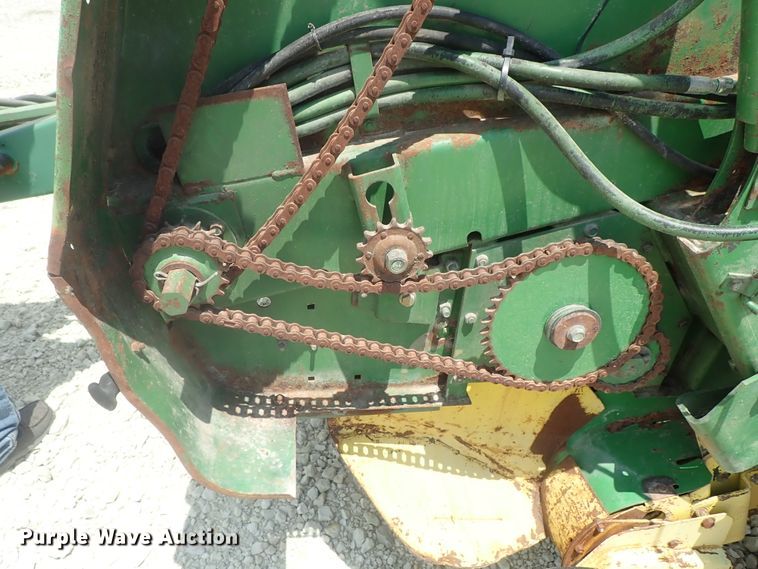 image for item DG2317 1987 John Deere 530  round baler