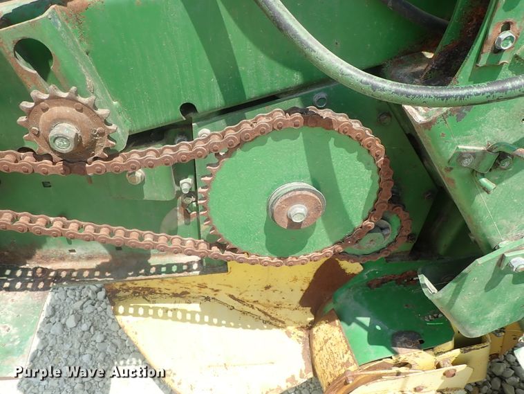 image for item DG2317 1987 John Deere 530  round baler