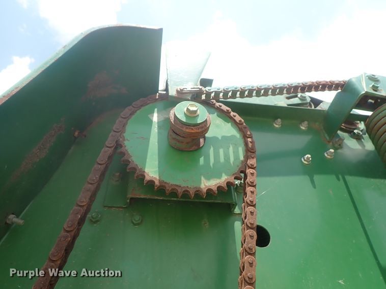 image for item DG2317 1987 John Deere 530  round baler