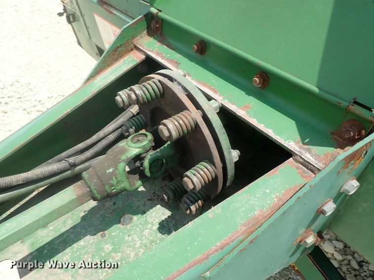 image for item DG2317 1987 John Deere 530  round baler