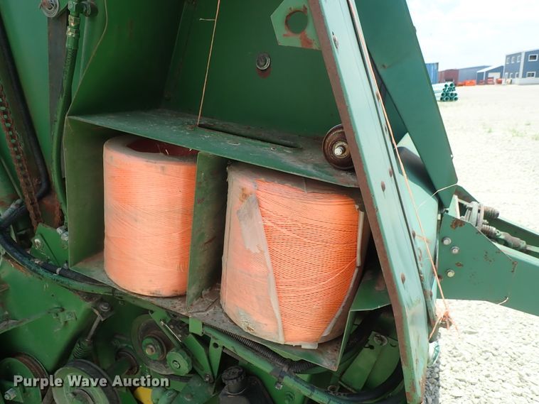 image for item DG2317 1987 John Deere 530  round baler