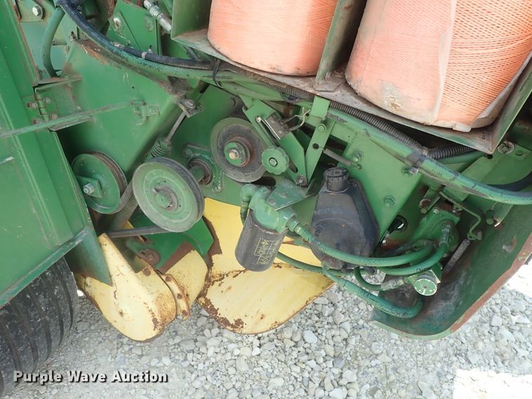 image for item DG2317 1987 John Deere 530  round baler