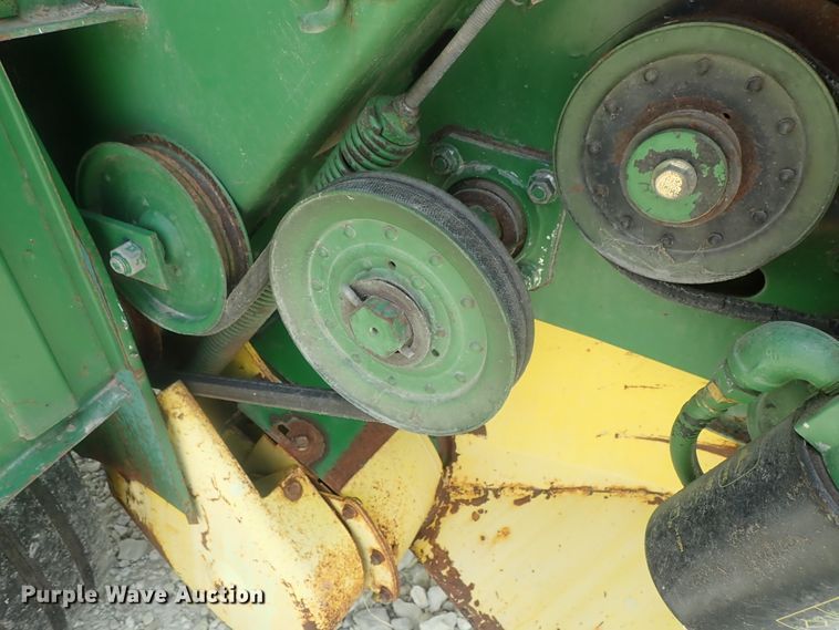 image for item DG2317 1987 John Deere 530  round baler