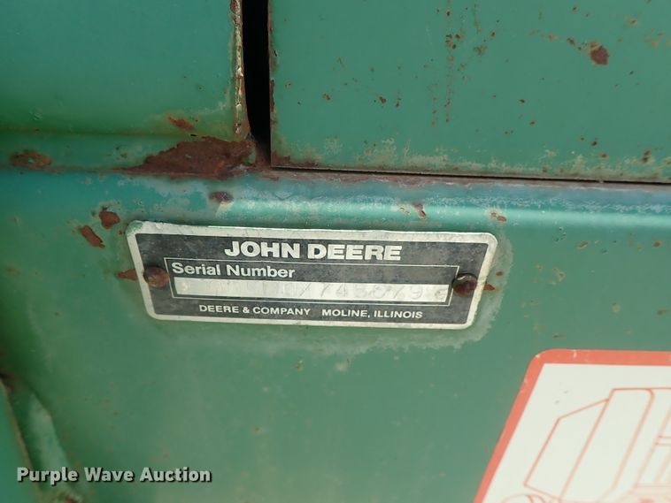image for item DG2317 1987 John Deere 530  round baler