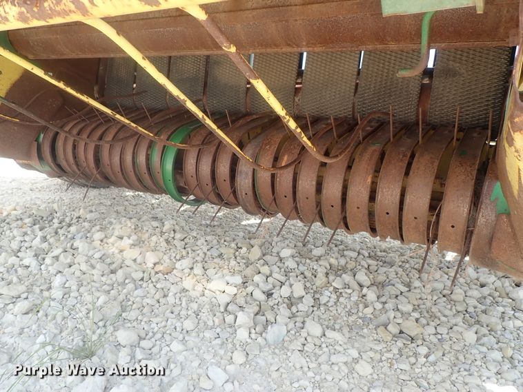 image for item DG2317 1987 John Deere 530  round baler