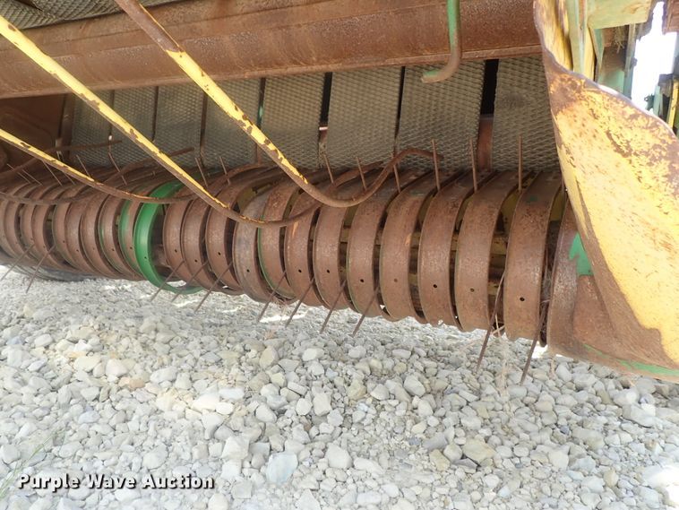 image for item DG2317 1987 John Deere 530  round baler