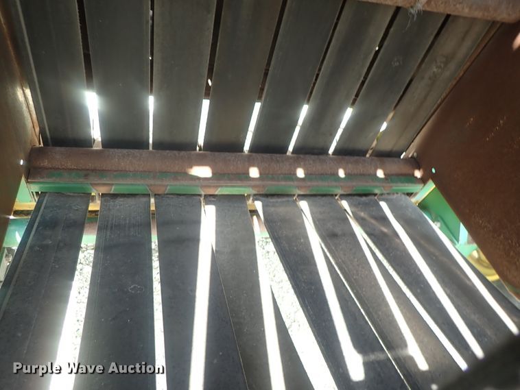 image for item DG2317 1987 John Deere 530  round baler