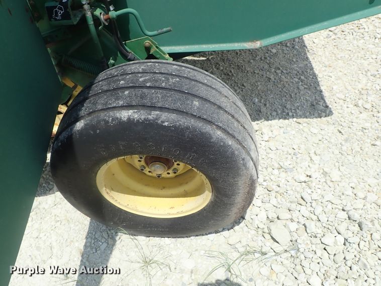 image for item DG2317 1987 John Deere 530  round baler