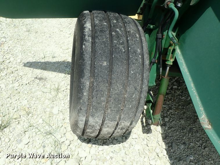 image for item DG2317 1987 John Deere 530  round baler