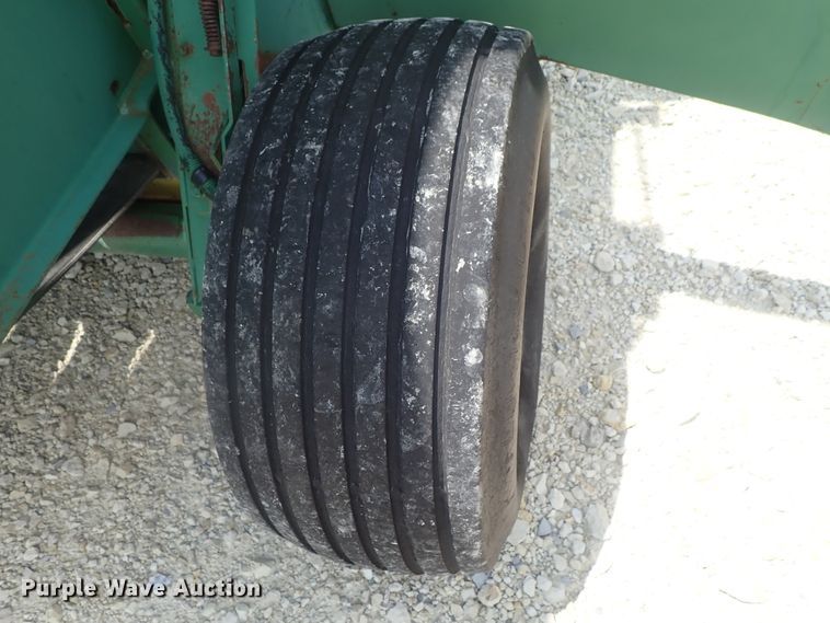 image for item DG2317 1987 John Deere 530  round baler