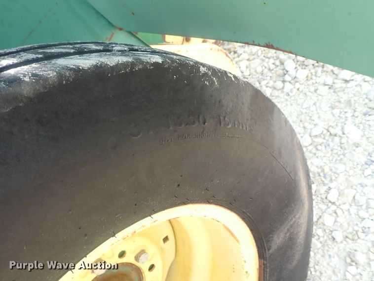 image for item DG2317 1987 John Deere 530  round baler