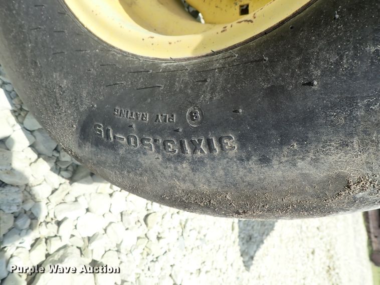 image for item DG2317 1987 John Deere 530  round baler