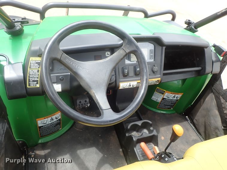 image for item DG2335 2016 John Deere 825i Gator  utility vehicle