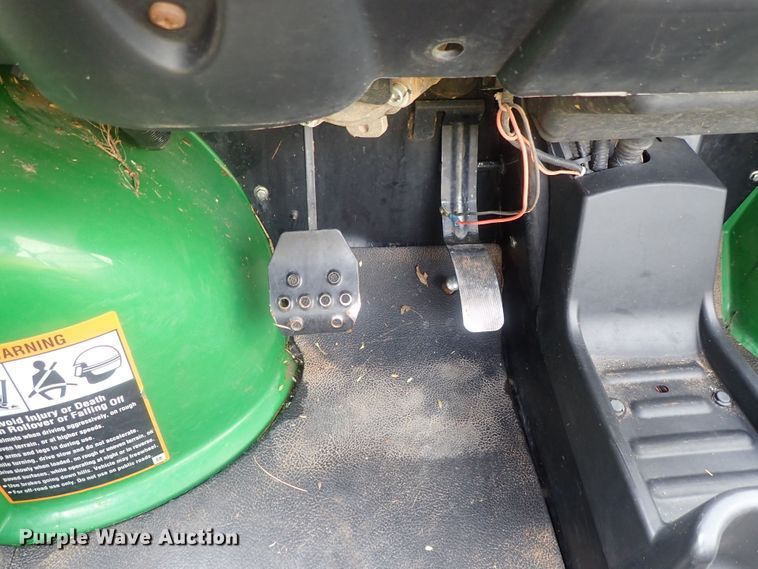 image for item DG2335 2016 John Deere 825i Gator  utility vehicle