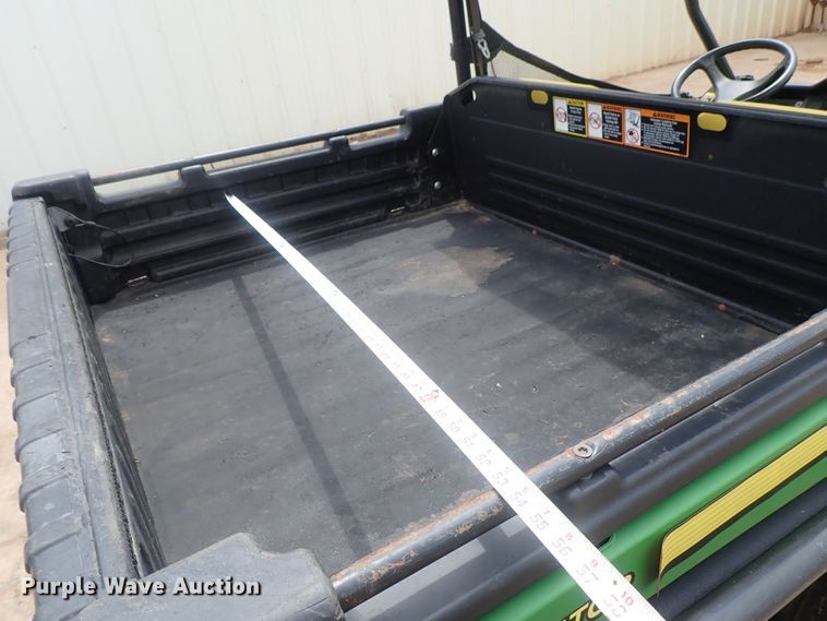 image for item DG2335 2016 John Deere 825i Gator  utility vehicle