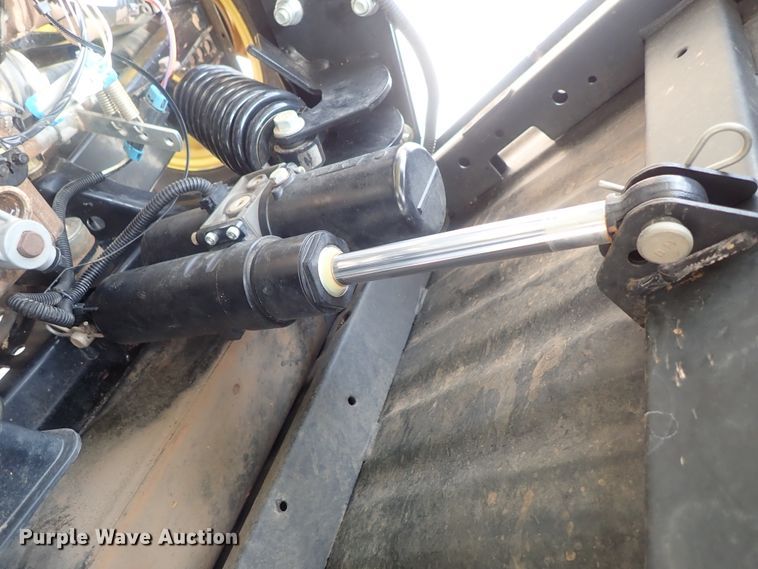 image for item DG2335 2016 John Deere 825i Gator  utility vehicle