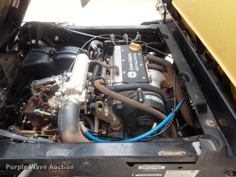 image for item DG2335 2016 John Deere 825i Gator  utility vehicle