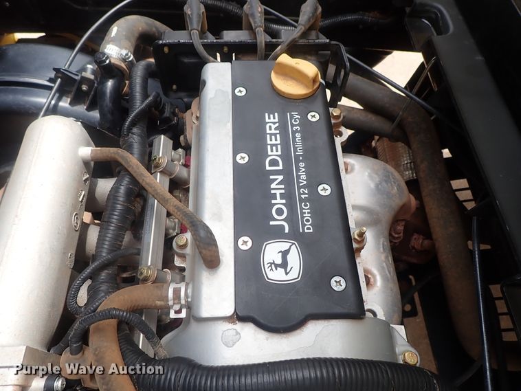 image for item DG2335 2016 John Deere 825i Gator  utility vehicle