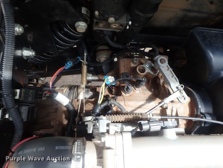 image for item DG2335 2016 John Deere 825i Gator  utility vehicle