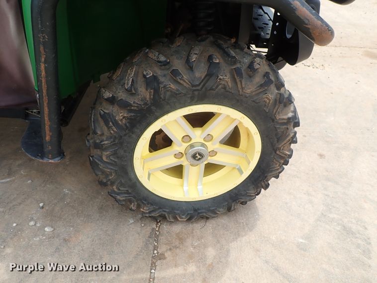 image for item DG2335 2016 John Deere 825i Gator  utility vehicle