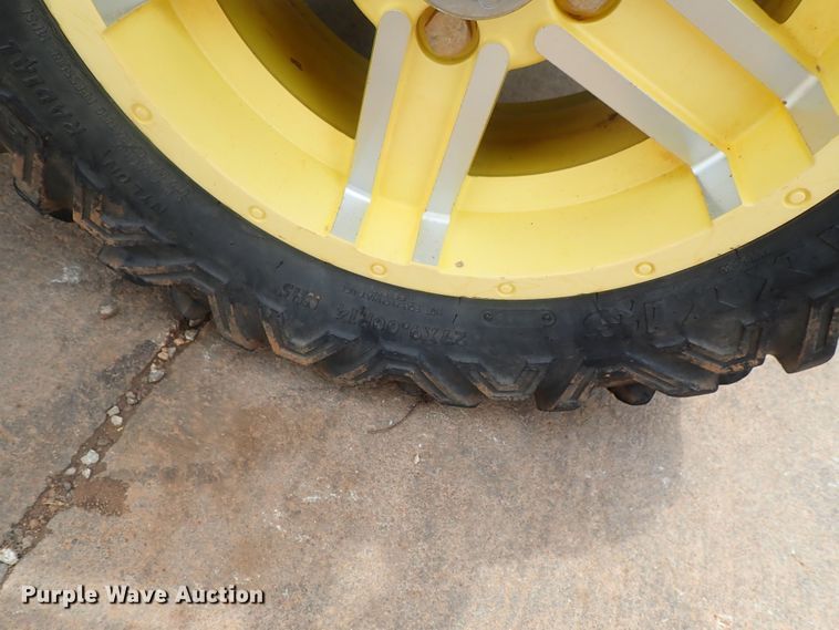 image for item DG2335 2016 John Deere 825i Gator  utility vehicle