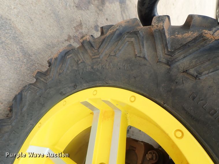 image for item DG2335 2016 John Deere 825i Gator  utility vehicle