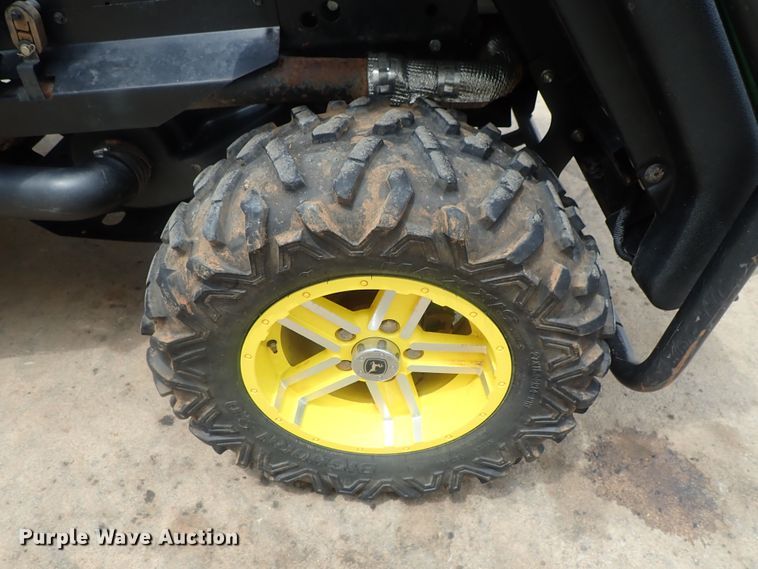 image for item DG2335 2016 John Deere 825i Gator  utility vehicle