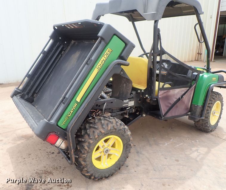 image for item DG2335 2016 John Deere 825i Gator  utility vehicle