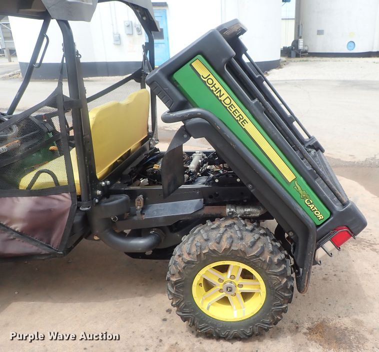 image for item DG2335 2016 John Deere 825i Gator  utility vehicle
