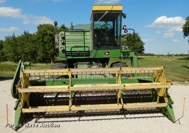 image for item DG7875 1981 John Deere 4420 combine