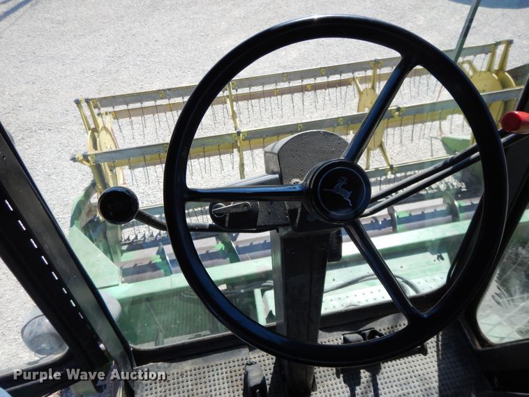 image for item DG7875 1981 John Deere 4420 combine