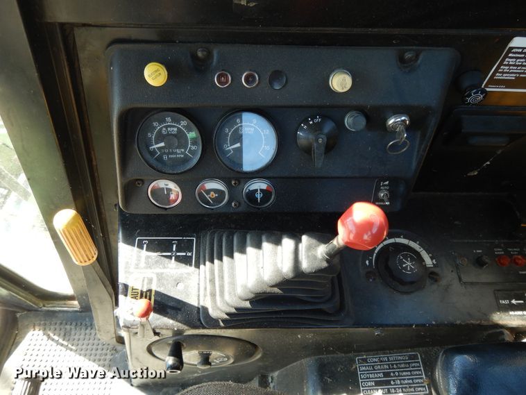 image for item DG7875 1981 John Deere 4420 combine