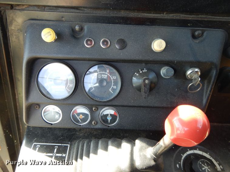 image for item DG7875 1981 John Deere 4420 combine