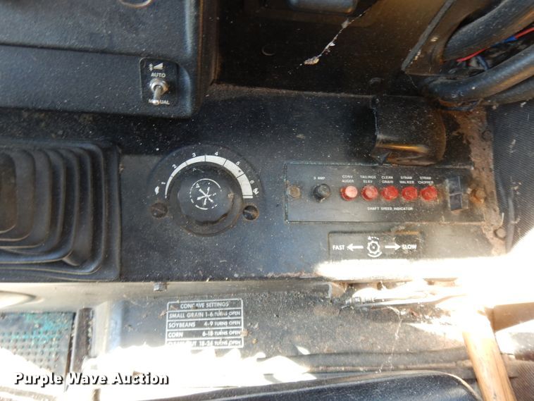 image for item DG7875 1981 John Deere 4420 combine