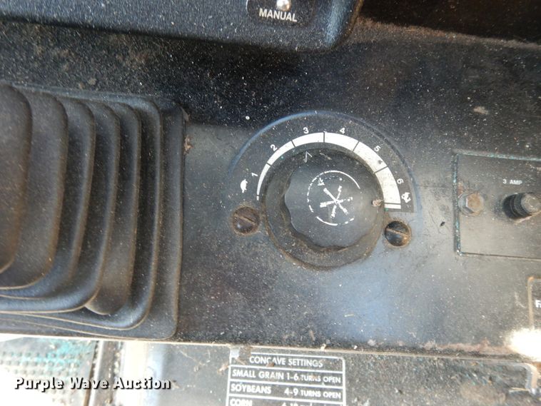 image for item DG7875 1981 John Deere 4420 combine