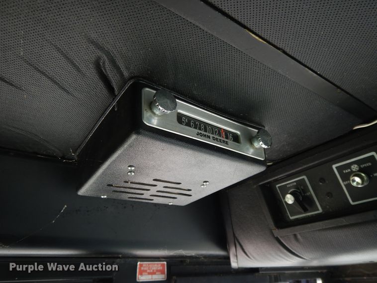 image for item DG7875 1981 John Deere 4420 combine